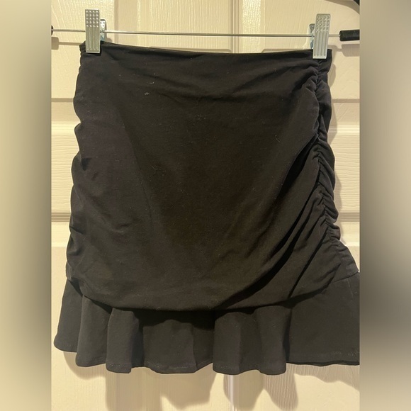 Katie J NYC Dresses & Skirts - KATIE J NYC BLACK RUXHED MINI SKIRT SIZE XS